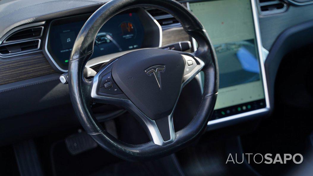 Tesla Model S 85D de 2015