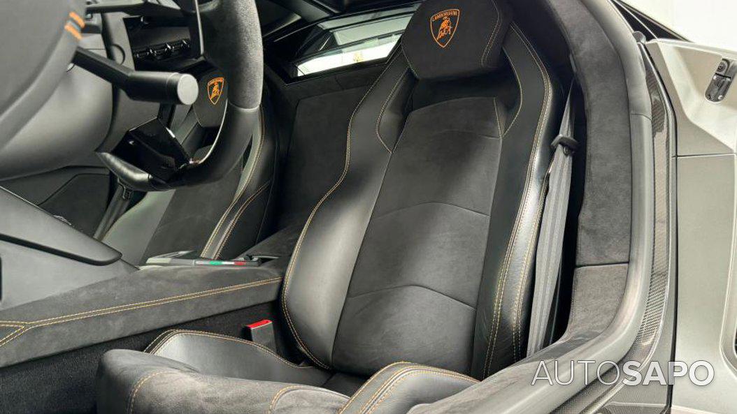 Lamborghini Aventador de 2021