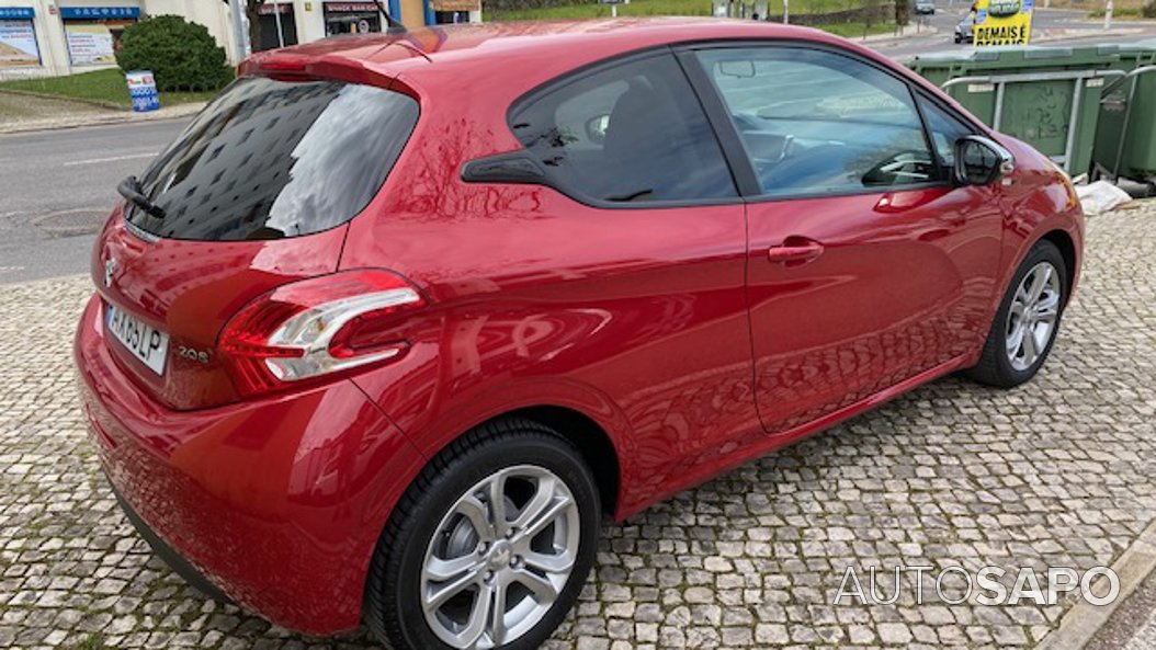 Peugeot 208 1.2 PureTech Life Signature de 2014