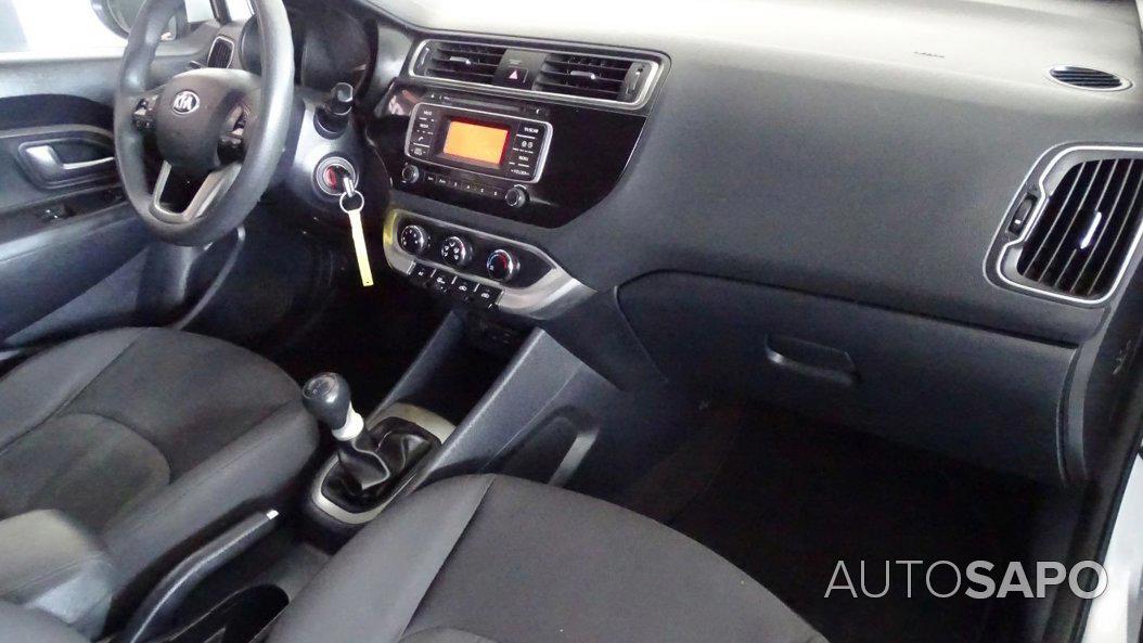 Kia Rio 1.2 CVVT LX de 2016