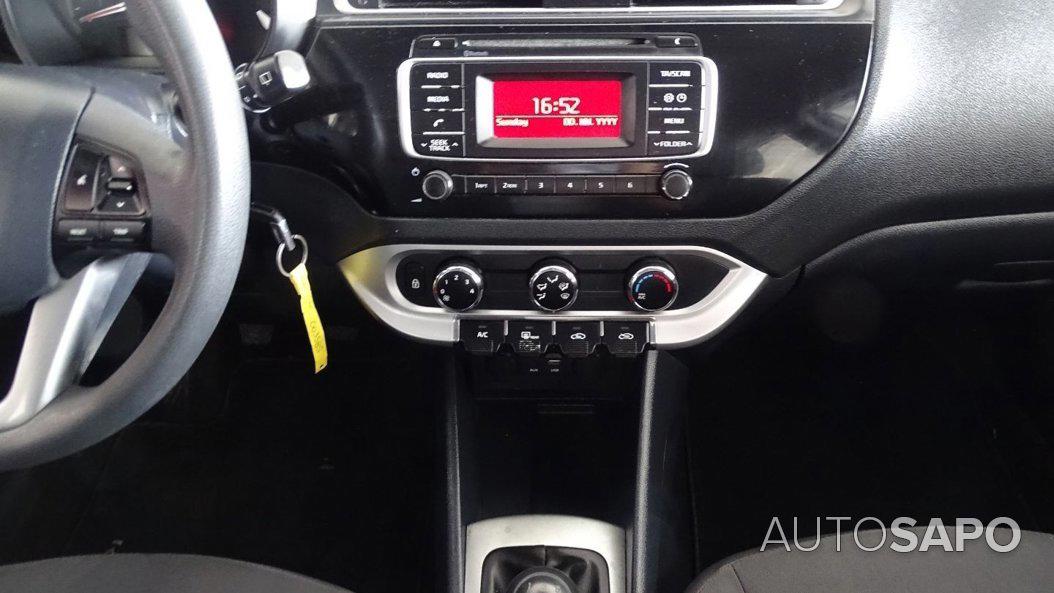 Kia Rio 1.2 CVVT LX de 2016