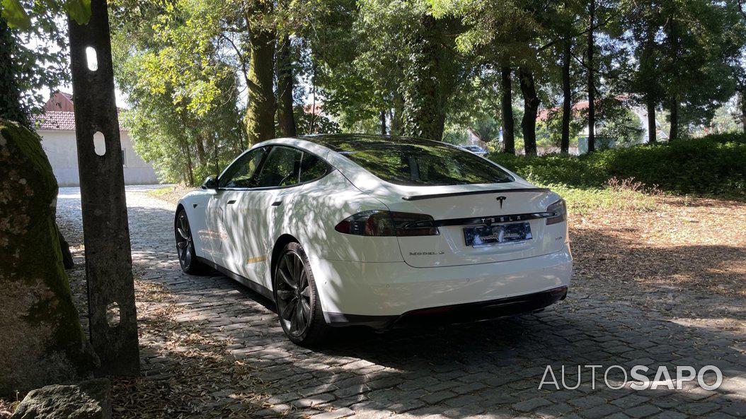 Tesla Model S 90D de 2016