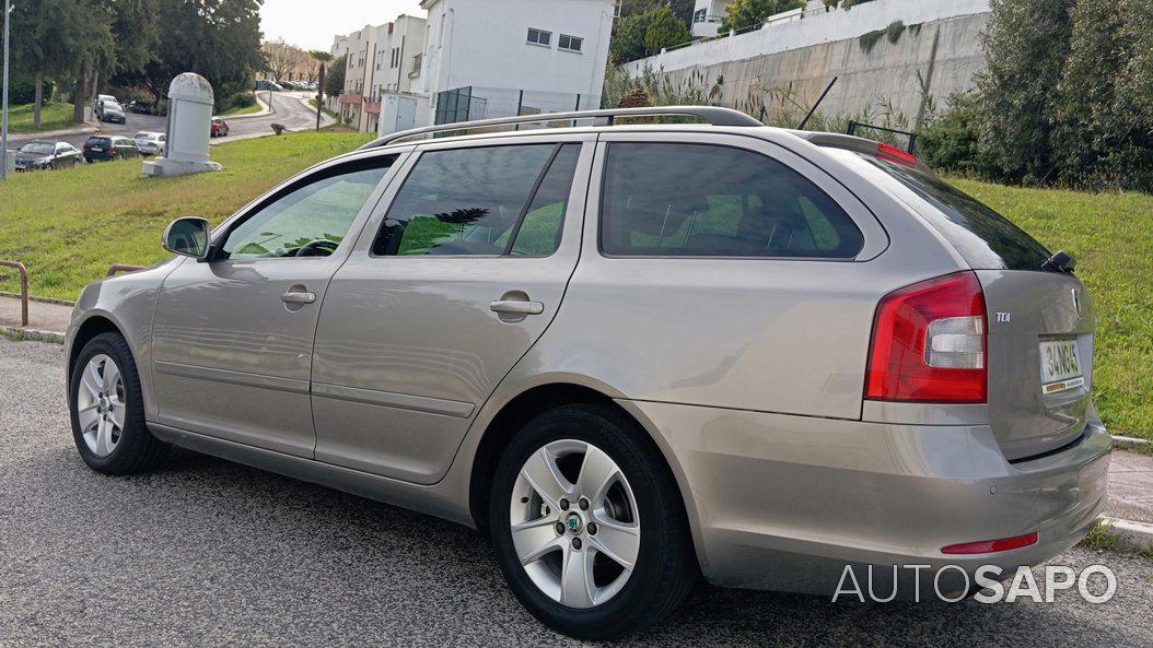 Skoda Octavia 1.6 TDi Ambiente DSG de 2012