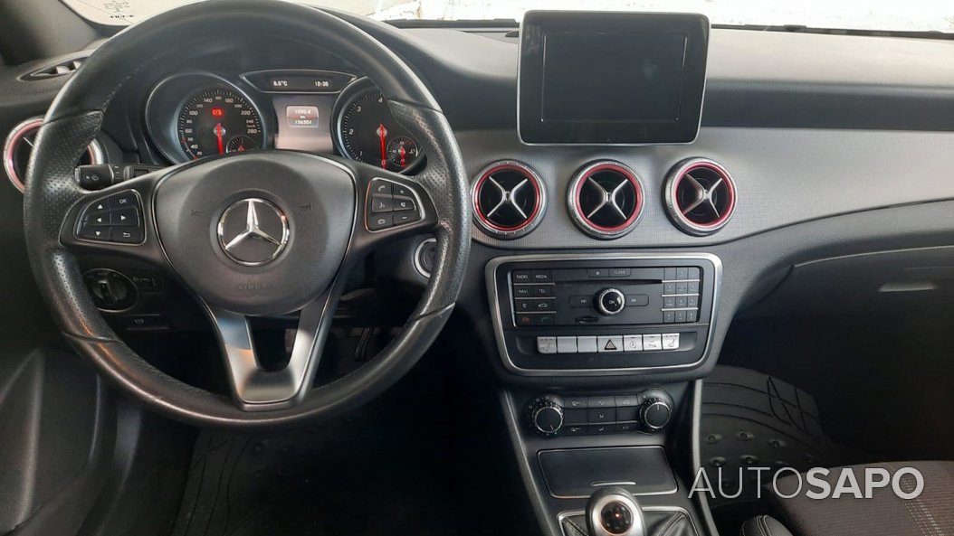 Mercedes-Benz Classe CLA 180 d Shooting Brake de 2016