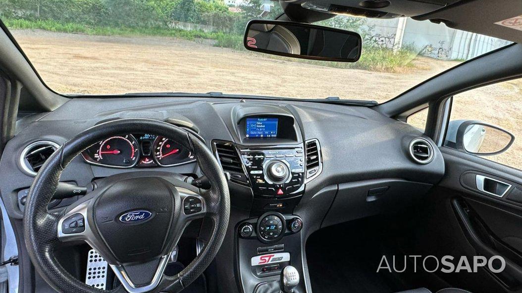 Ford Fiesta ST200 de 2016