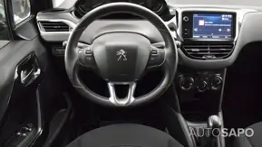 Peugeot 208 1.2 PureTech Life Signature de 2019