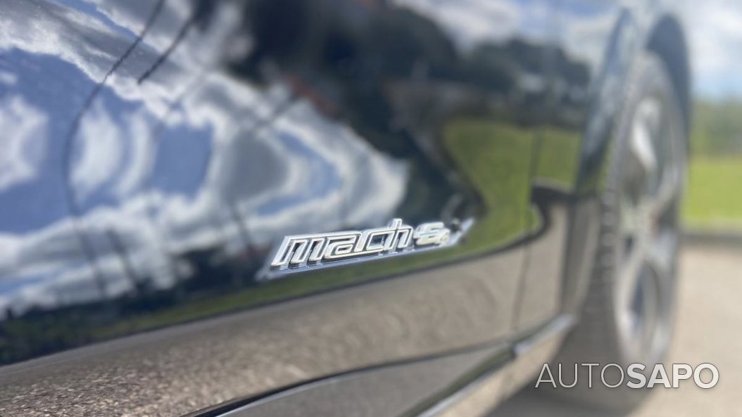 Ford Mustang Mach-E AWD de 2021