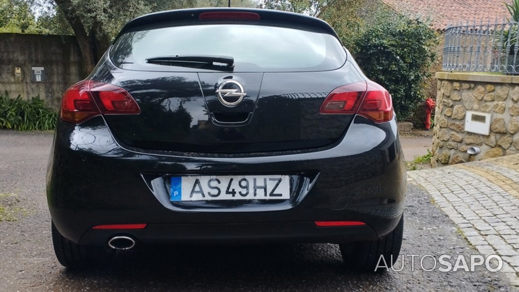 Opel Astra 2.0 CDTi Cosmo 154g Active-Select J18 de 2011