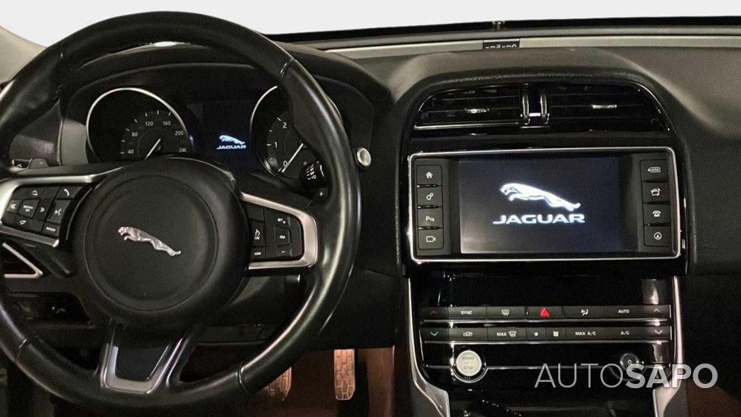 Jaguar XE 2.0 D R-Dynamic HSE de 2019