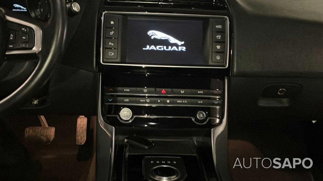 Jaguar XE 2.0 D R-Dynamic HSE de 2019