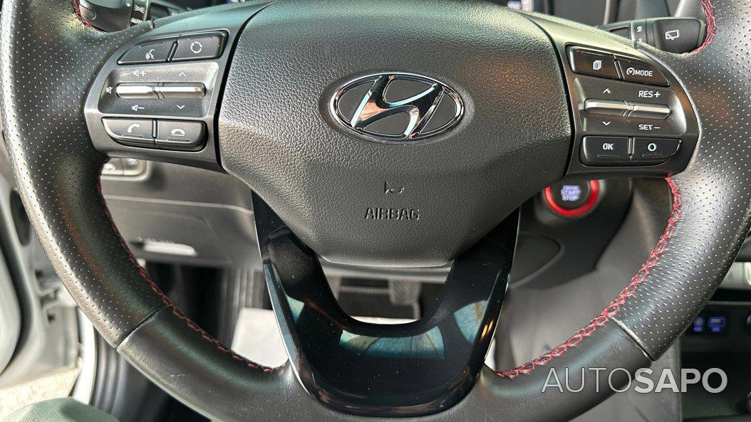 Hyundai Kauai 1.0 T-GDi Premium Pele/Tecido Vermelho de 2018