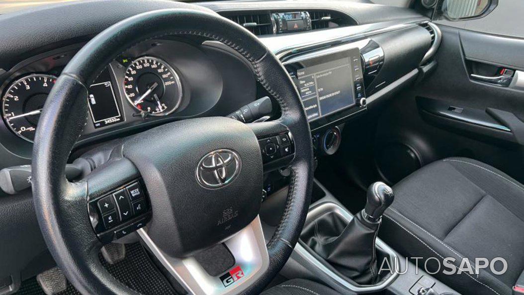 Toyota Hilux 2.4 D-4D 4WD CD Tracker de 2021