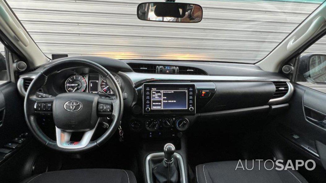 Toyota Hilux 2.4 D-4D 4WD CD Tracker de 2021