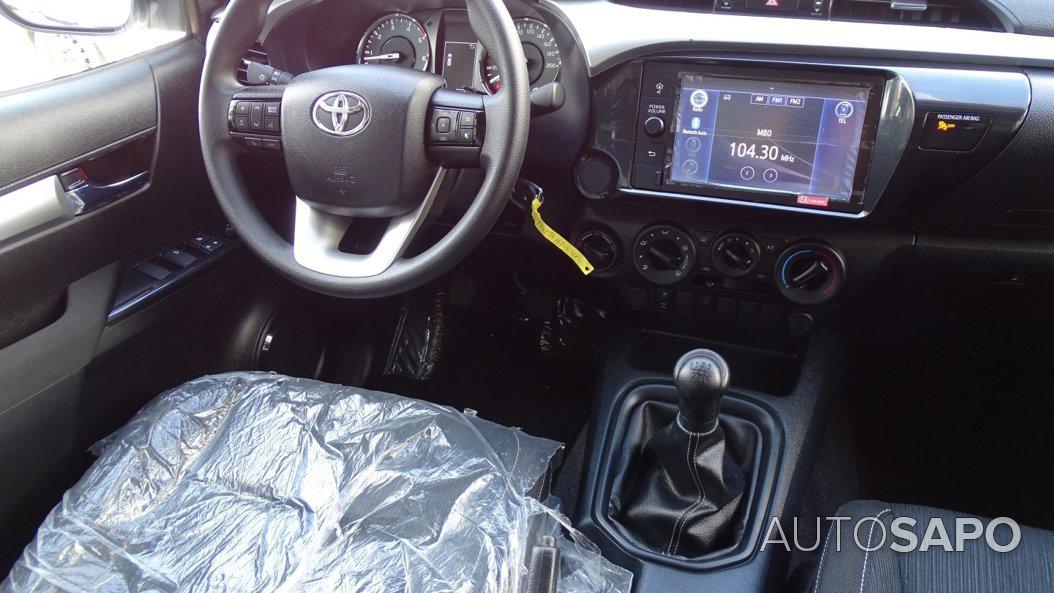 Toyota Hilux 2.4 D-4D 4WD Tracker de 2023