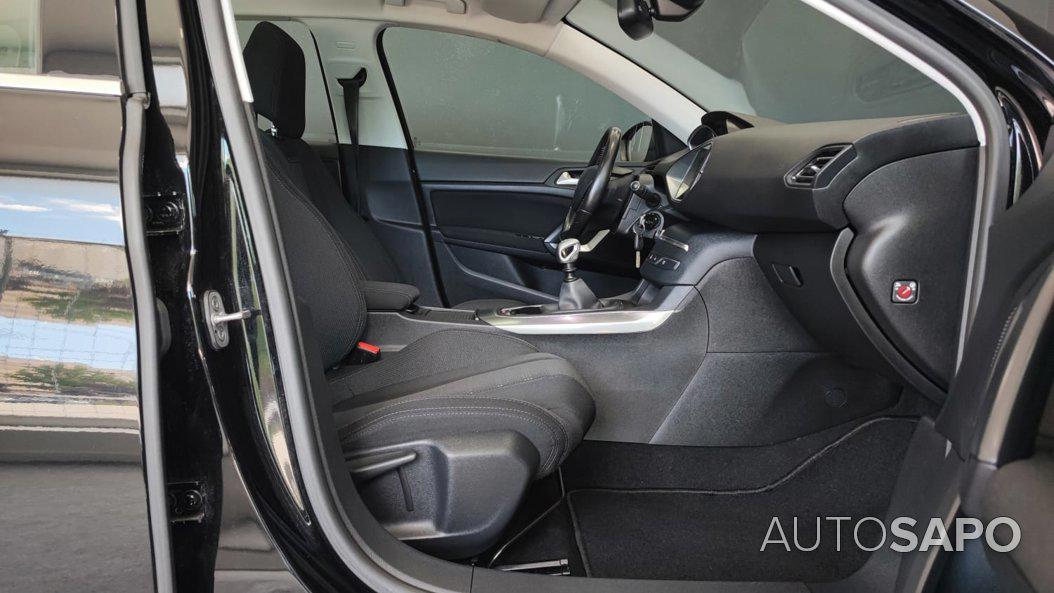 Peugeot 308 1.6 HDi Allure J17 de 2015