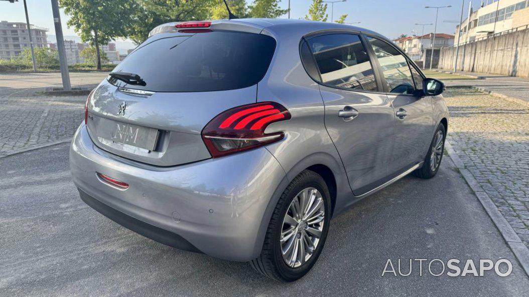 Peugeot 208 1.2 PureTech Life Signature de 2019