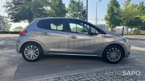 Peugeot 208 1.2 PureTech Life Signature de 2019