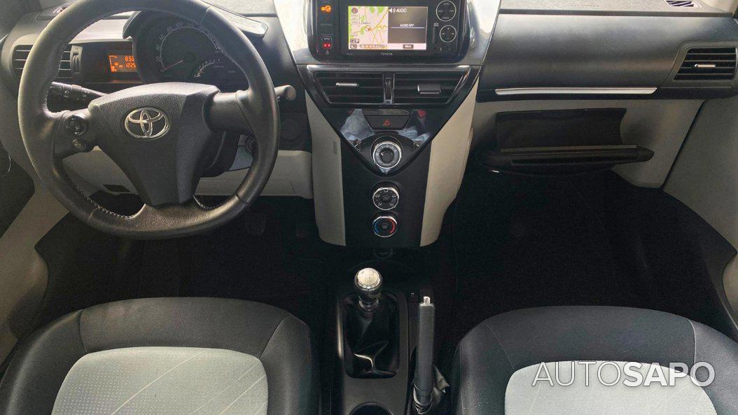Toyota iQ 1.0 VVT-i 2 EP+NAVI+Bluetooth de 2015
