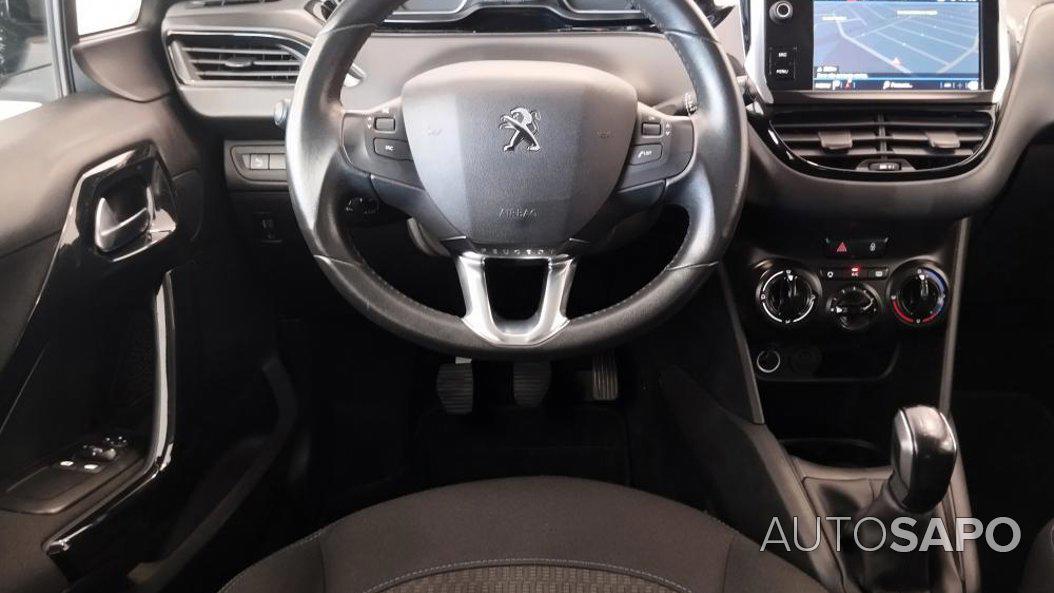 Peugeot 208 1.2 PureTech Life Signature de 2019