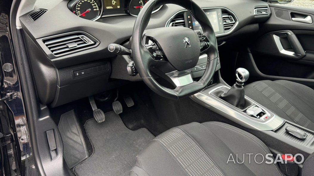 Peugeot 308 1.2 PureTech Allure de 2017