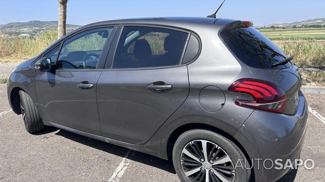 Peugeot 208 1.2 PureTech Life Signature de 2018