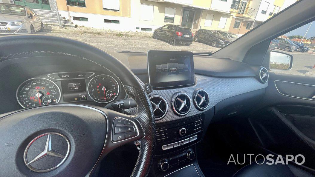 Mercedes-Benz Classe B 180 d Urban Aut. de 2015