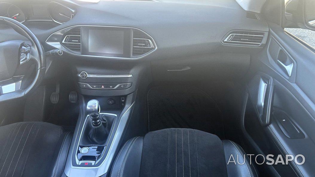 Peugeot 308 1.2 PureTech Allure de 2015