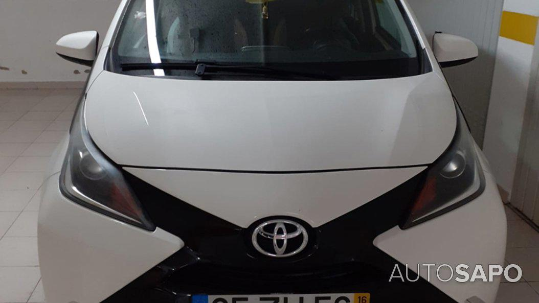 Toyota Aygo 1.0 X-Play Plus+X-Touch de 2016