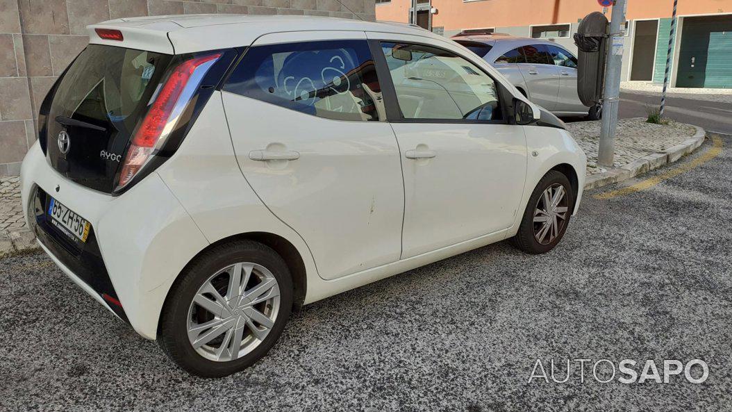 Toyota Aygo 1.0 X-Play Plus+X-Touch de 2016