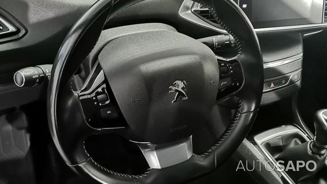 Peugeot 308 1.2 PureTech Style de 2019