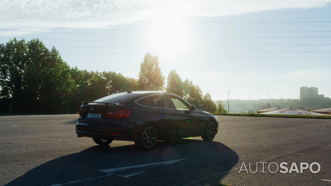 BMW Série 3 Gran Turismo 318 d GT Pack M de 2015