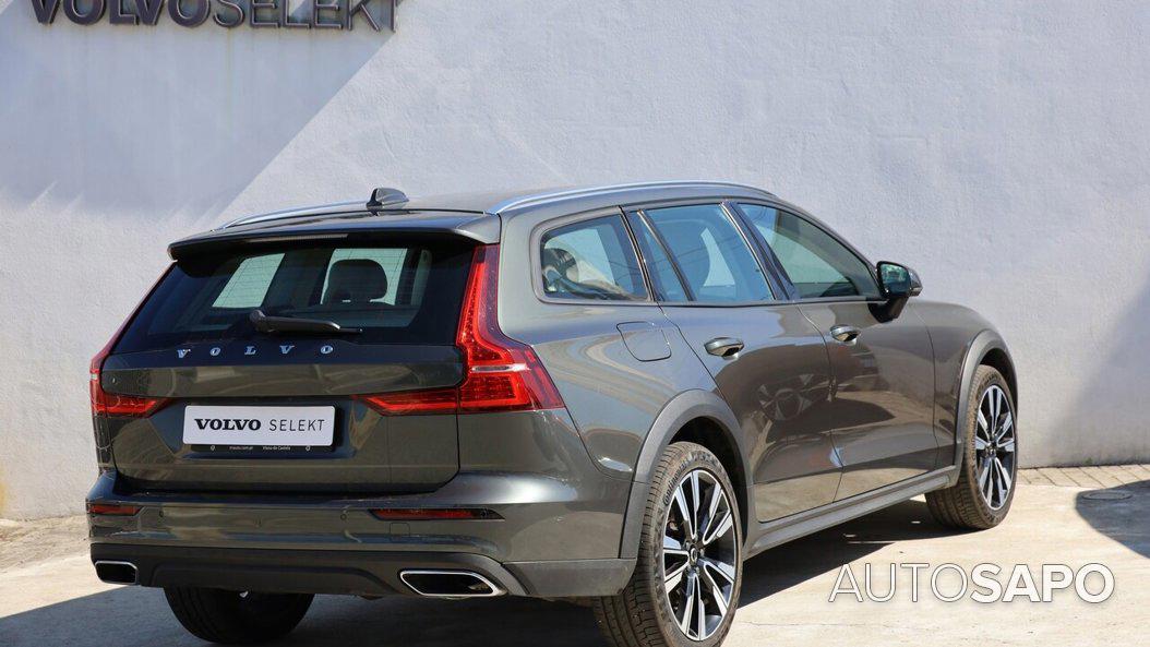 Volvo V60 Cross Country 2.0 D4 Momentum Geartronic de 2019