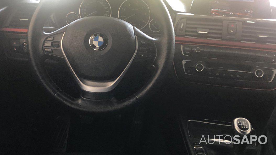 BMW Série 3 318 d Line Sport de 2013