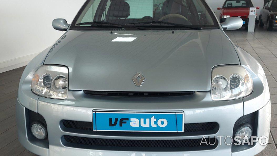 Renault Clio 3.0 V6 Sport de 2002