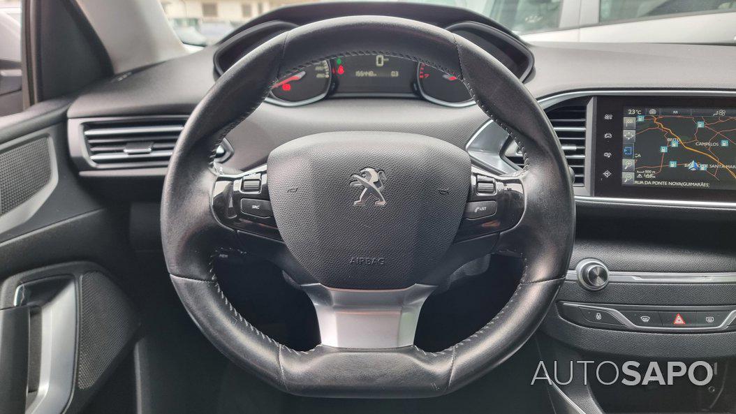 Peugeot 308 1.2 PureTech Allure J17 de 2016