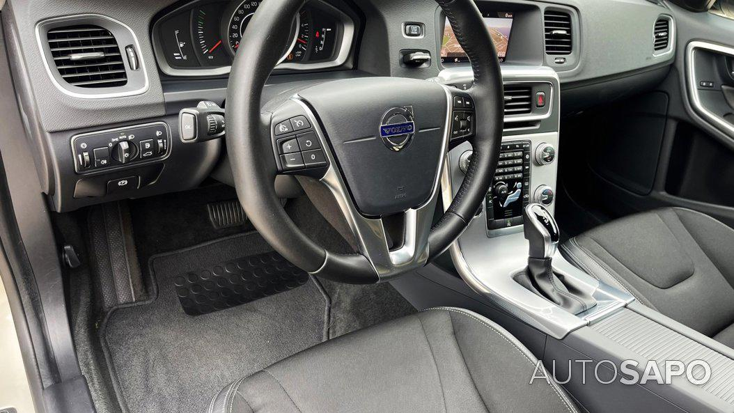 Volvo V60 Cross Country 2.0 D3 Momentum Geartronic de 2017