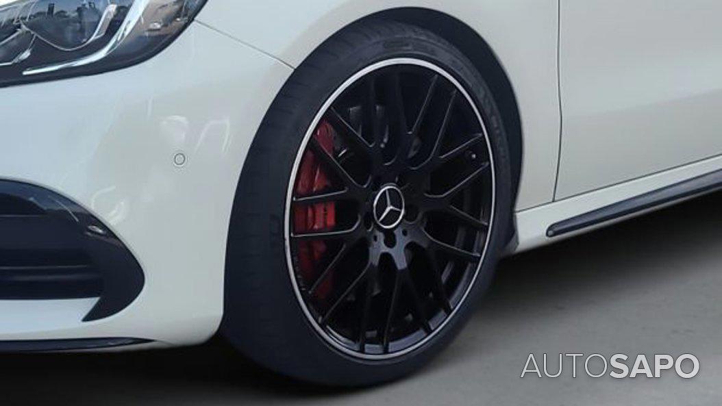 Mercedes-Benz Classe A 45 AMG 4-Matic de 2016