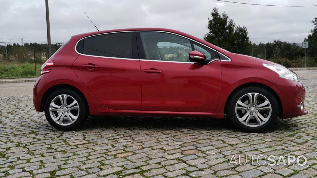 Peugeot 208 1.2 PureTech Allure de 2013