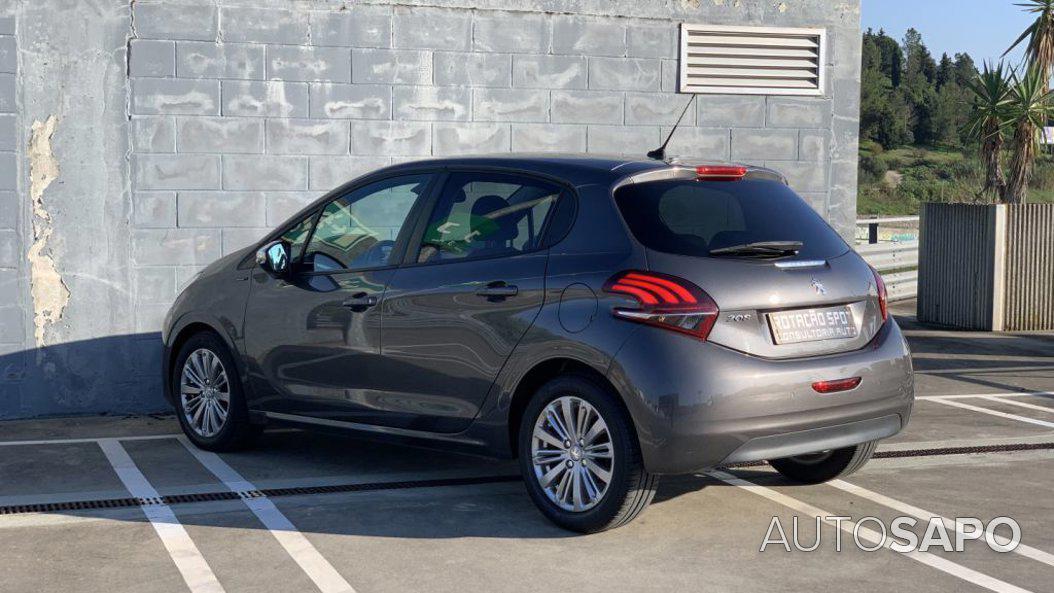 Peugeot 208 1.2 PureTech Life Signature de 2019