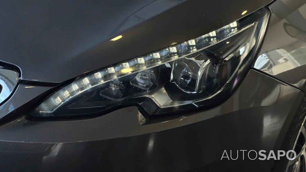 Peugeot 308 1.2 PureTech Allure Faróis Full LED de 2016