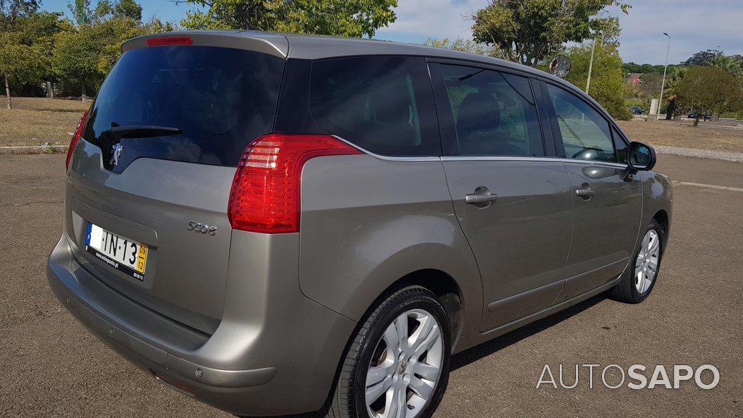 Peugeot 5008 1.6 HDi Exec. CMP6 JLL17 de 2009