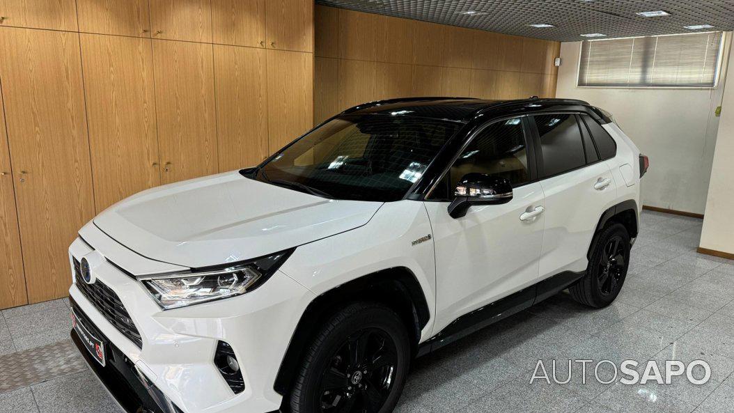 Toyota RAV4 2.5 HDF Square Collection de 2021