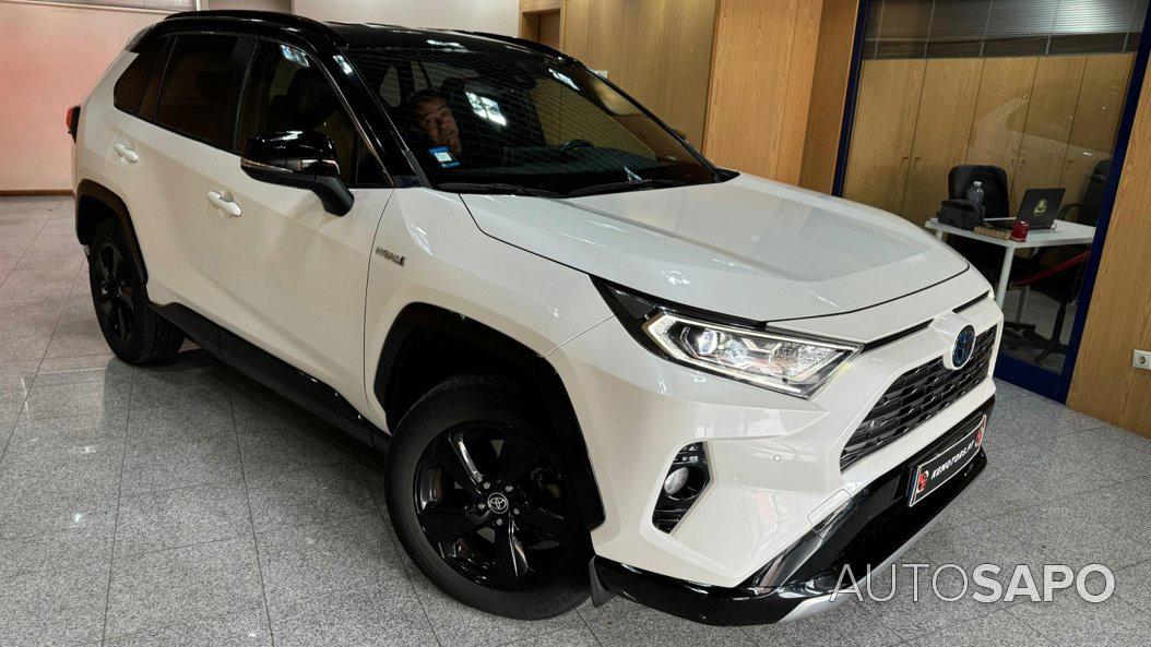 Toyota RAV4 2.5 HDF Square Collection de 2021