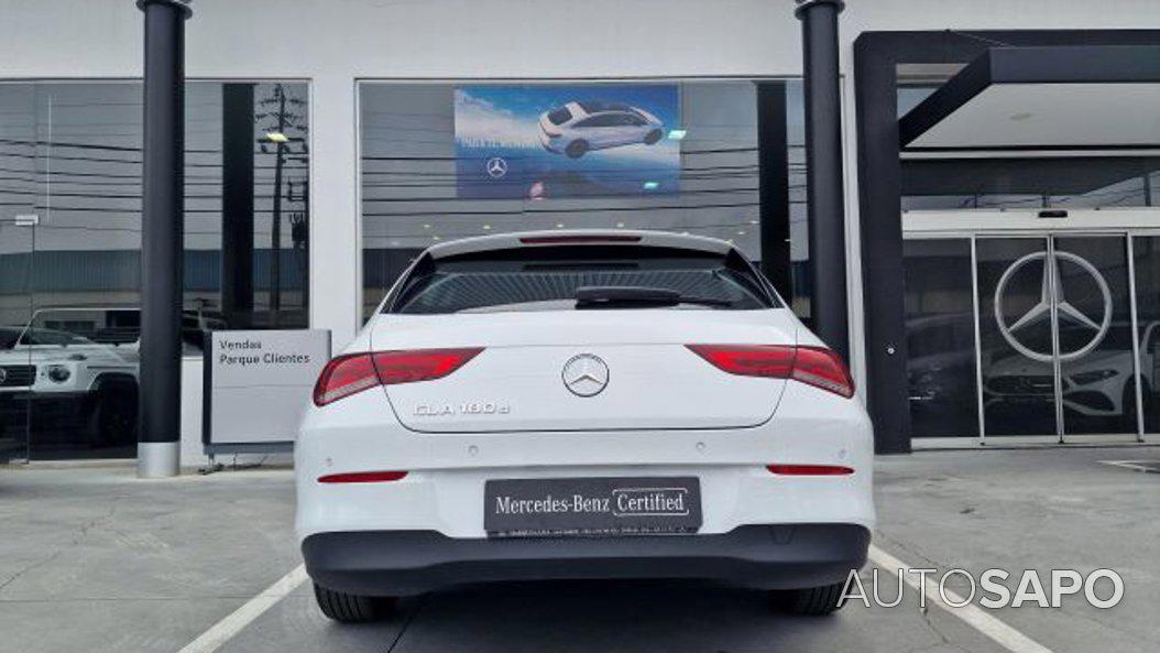 Mercedes-Benz Classe CLA 180d Shooting Brake Caixa Auto de 2023