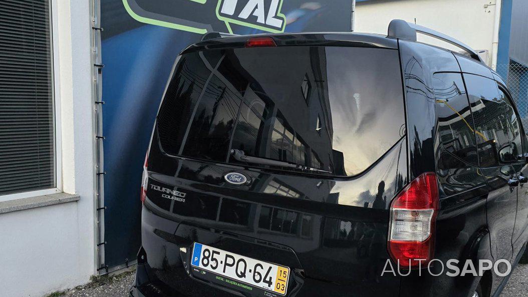 Ford Transit Courier de 2015