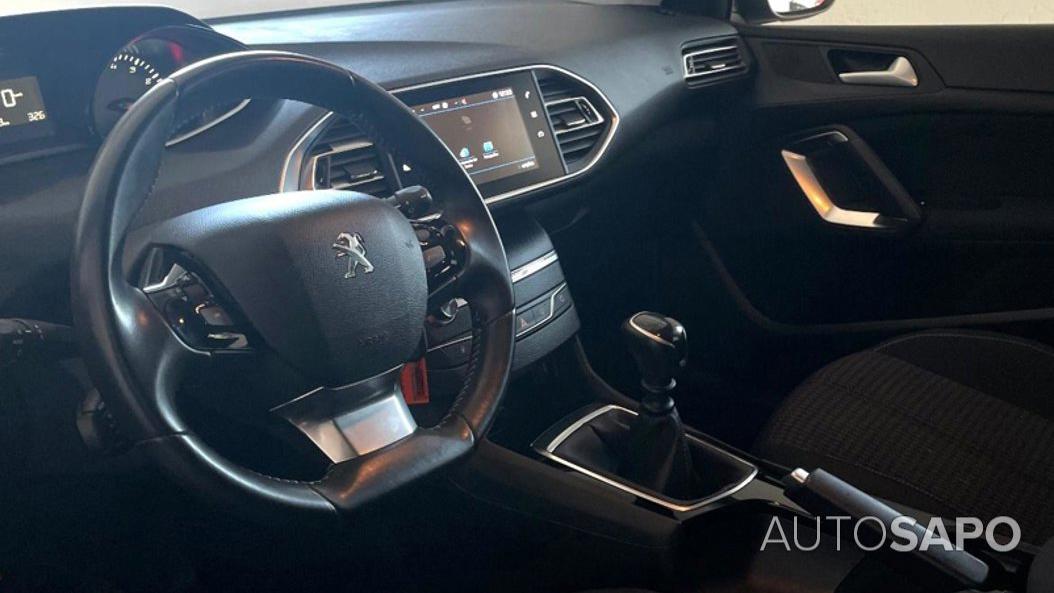 Peugeot 308 1.2 PureTech Allure de 2019