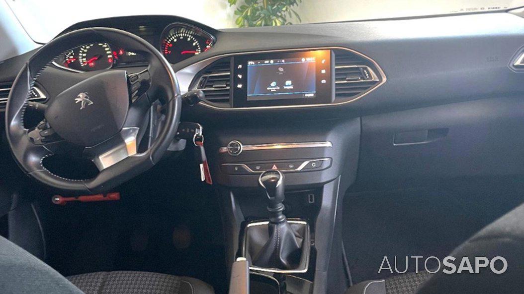 Peugeot 308 1.2 PureTech Allure de 2019