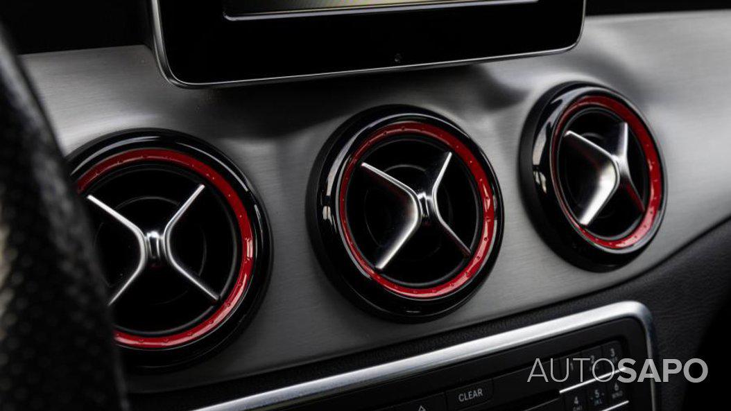 Mercedes-Benz Classe CLA 45 AMG 4-Matic de 2015