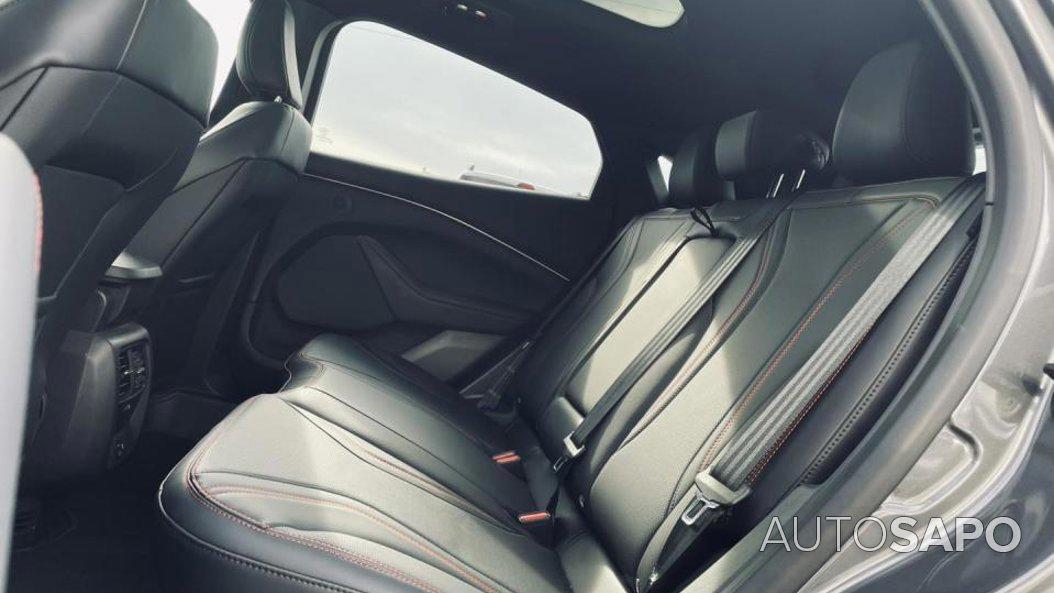 Ford Mustang Mach-E AWD de 2024
