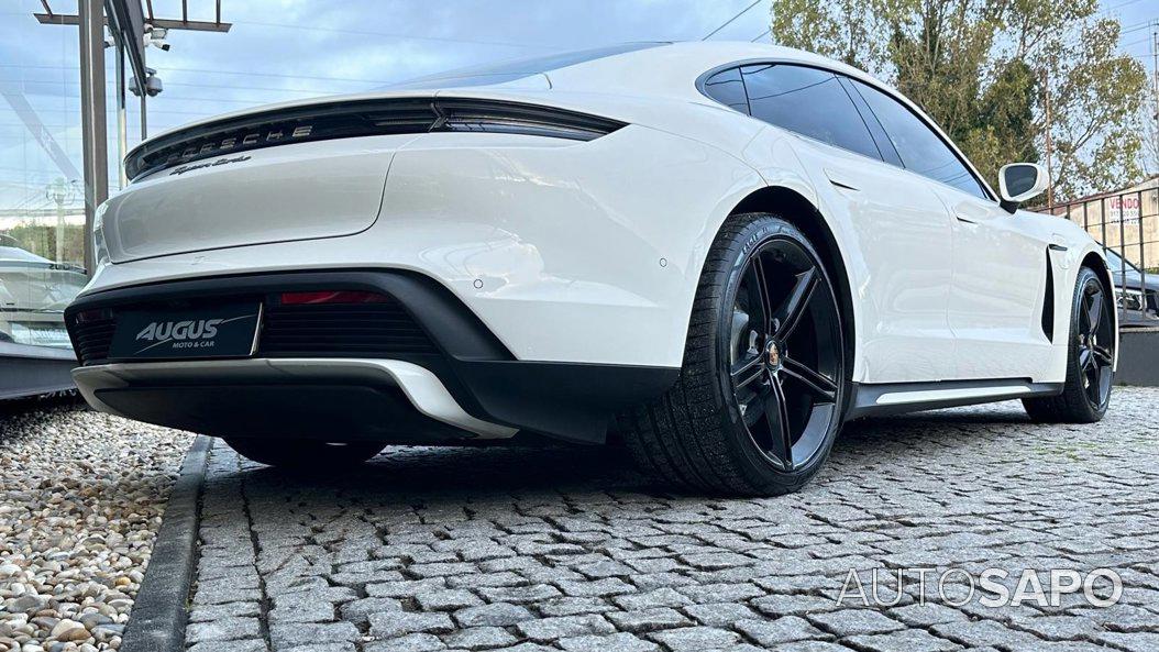 Porsche Taycan Turbo de 2020